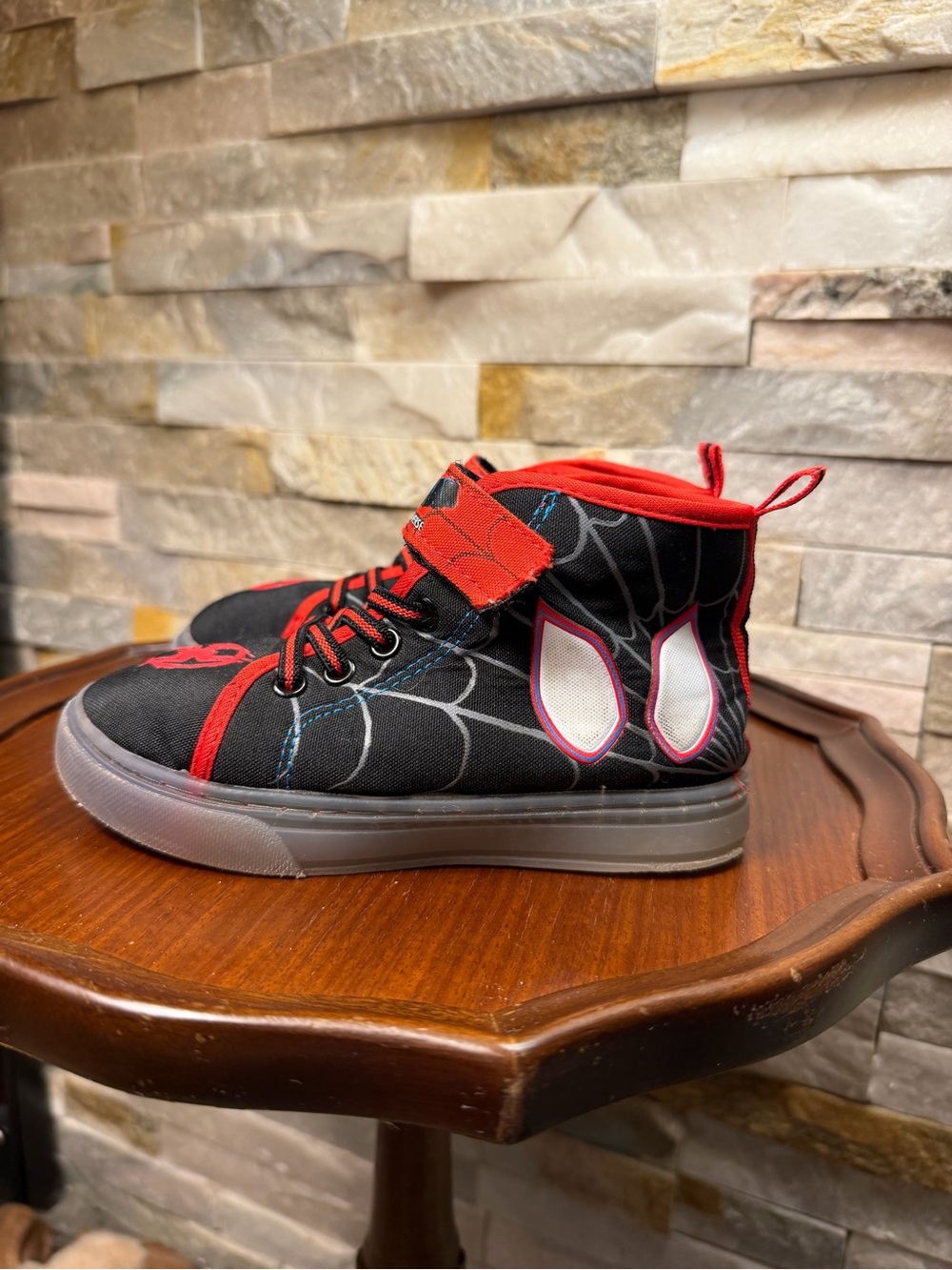 Kids Sz 10 Marvel Spider-Man Light-up Web & Eye Design Black High-top Sneaker